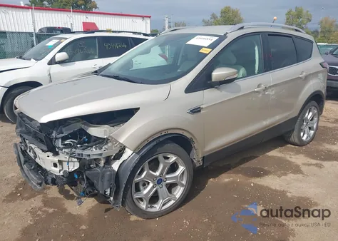2018 Ford Escape Titanium z USA, uszkodzony, nr VIN 1FMCU9J95JUA53494